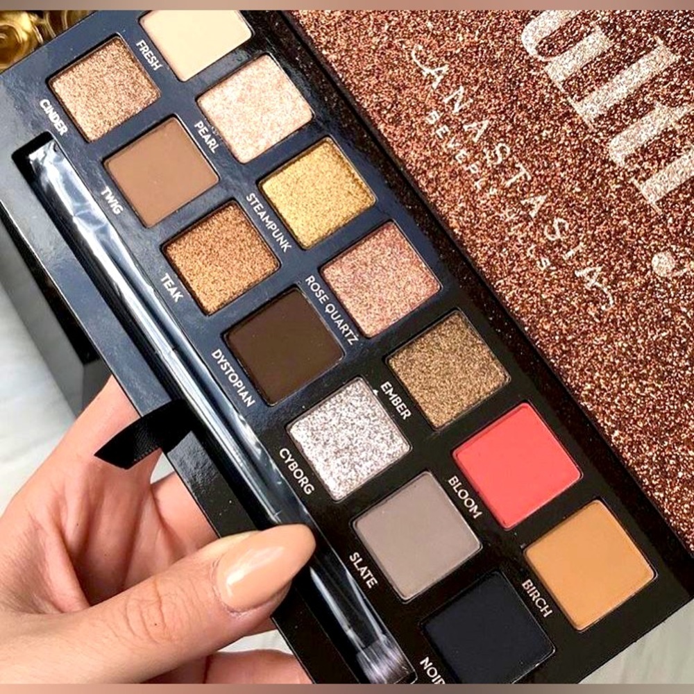 ANASTASIA BEVERLY HILLS Sultry
Eyeshadow Palette Brand new never used